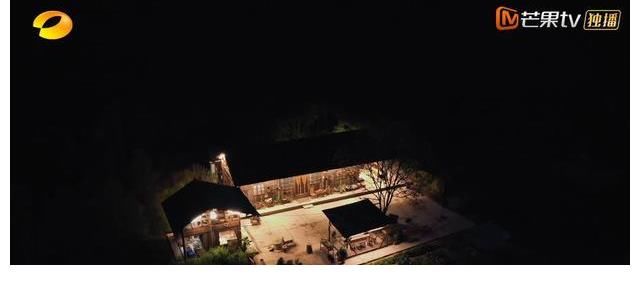 張藝興|張藝興、彭昱暢嗨聊游戲，黃磊、何炅暗稱有代溝