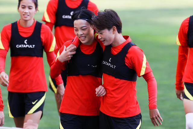 热身赛|3-0!王霜点杀,王珊珊独中两元,中国女足喜迎开门红
