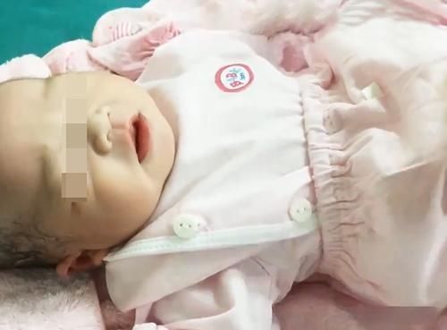 宝妈|娃睡得香还打呼,宝妈发朋友圈炫耀,闺蜜:这种睡姿既伤脑又伤颜