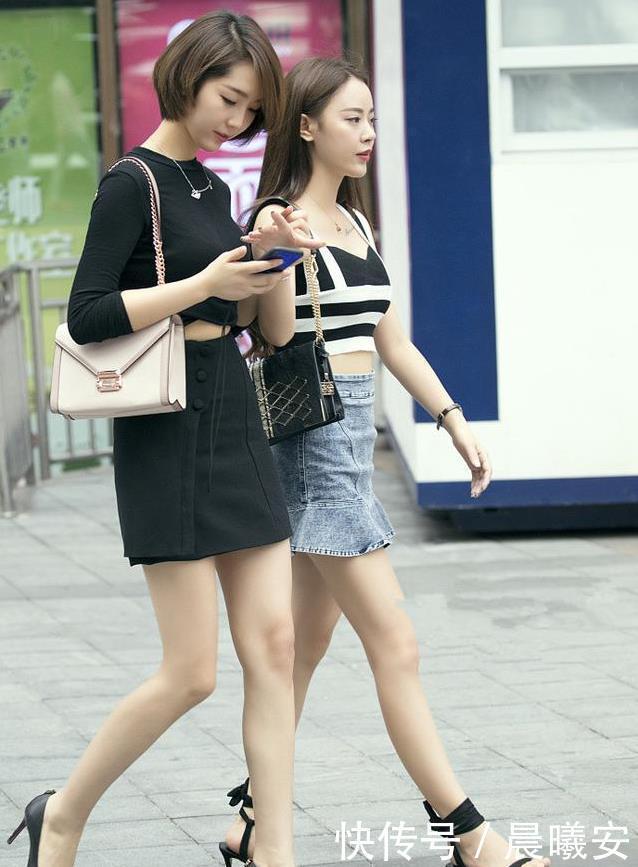 逛街|街拍好朋友一起逛街,同穿短裤,秀出美腿、秀出气质