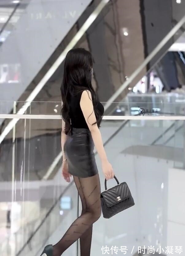 都市女郎|黑皮裙搭上尖嘴高跟,简单中散发高级感