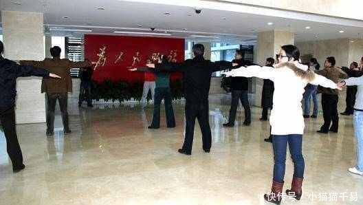 颈椎|大葱+红糖，效果神奇，奶奶脖子不痛了，就连头晕手麻也不见了！