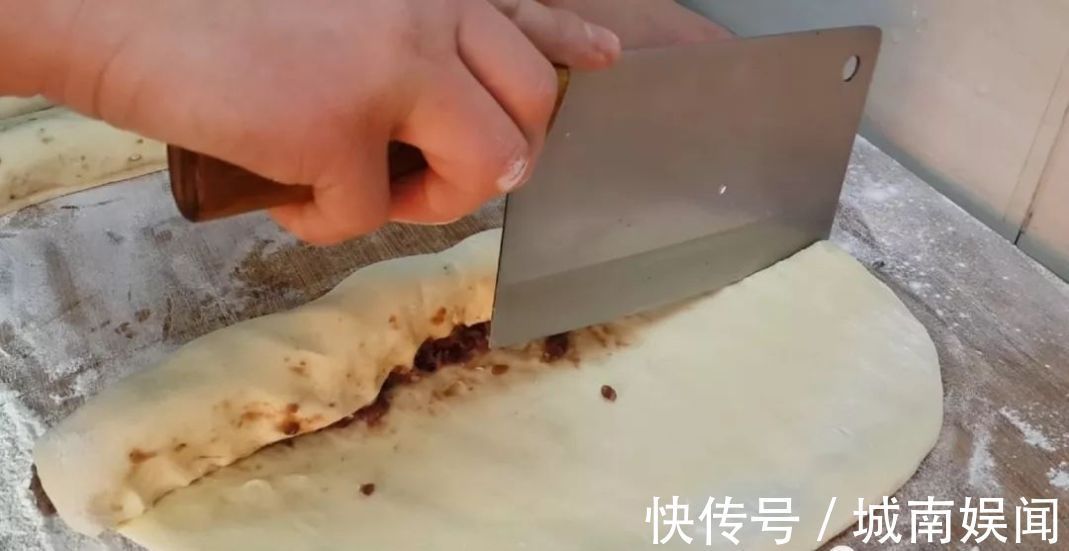蒸馍|红豆又出新吃法，不烙饼不蒸馍，我家一周吃3次，比蛋糕好吃十倍