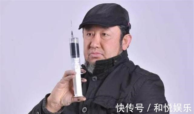 印刷体!65岁老人挑战邵岩,苦练“射墨”25年,一根针管射出标准印刷体