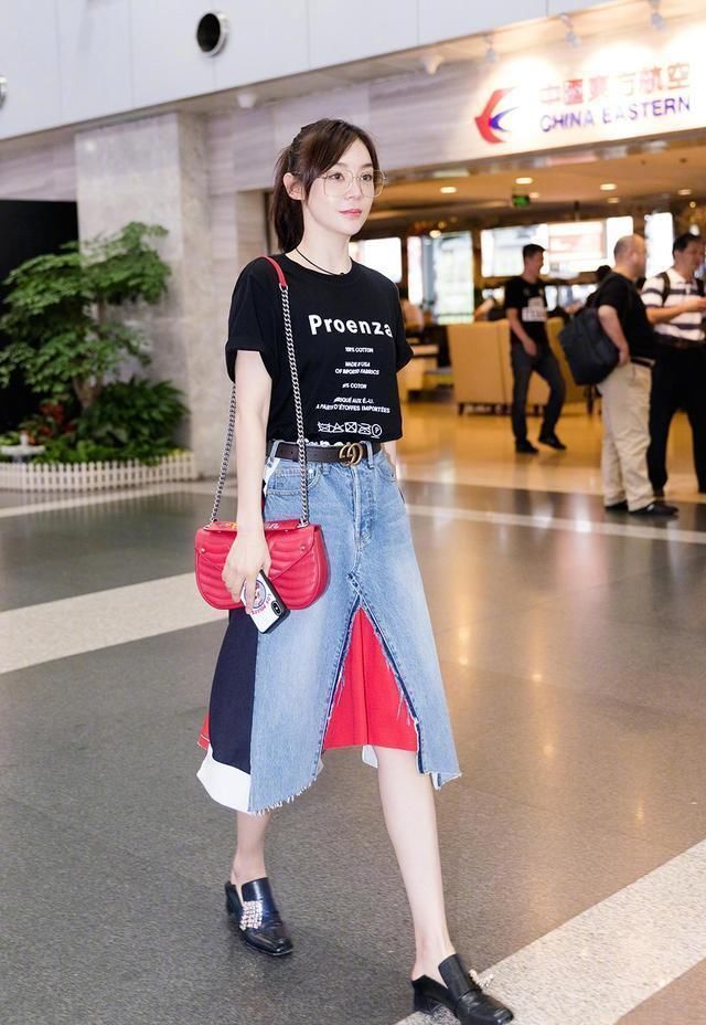 女生不用总穿卫衣遮肉，下面4种上衣今夏超流行，显瘦又时髦