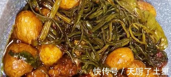 菜市场遇见它别手软,买来不去皮不切口,加料锅里炒一炒,真脆嫩!