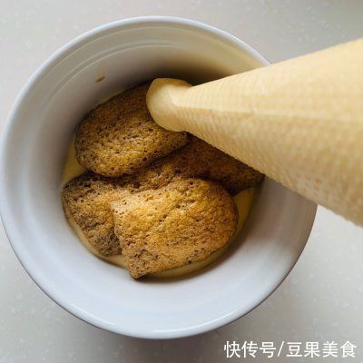 打蛋器|传统意式提拉米苏，含手指饼干做法及各配方对比