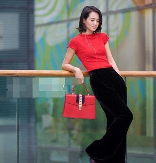 抹胸|丸子头发型的小姐姐,白色抹胸连体阔腿裤,纯净温婉