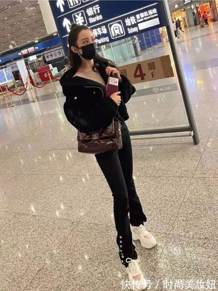 连衣裙 吉娜巴黎时装周太惊艳,穿吊带连衣裙勒腰带,16寸腰太完美