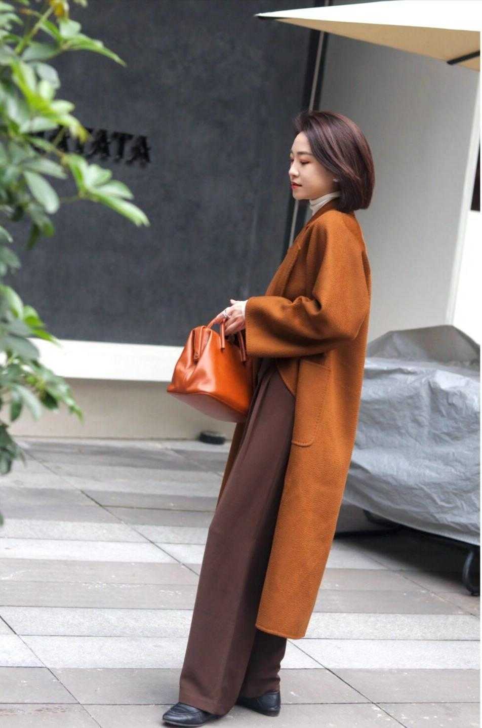 单一面|真正聪明的女人,通勤大衣这样搭,独具特色又干练气质