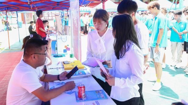 陈德银|贵州新华2021年互联网新专业发布暨人才供需双选会圆满落幕