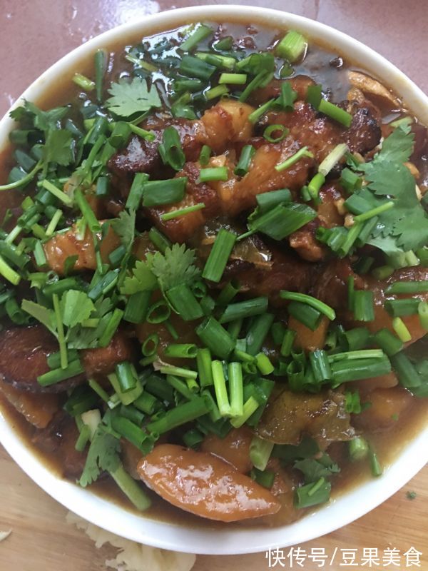 红烧肉土豆超美味没吃过太可惜了