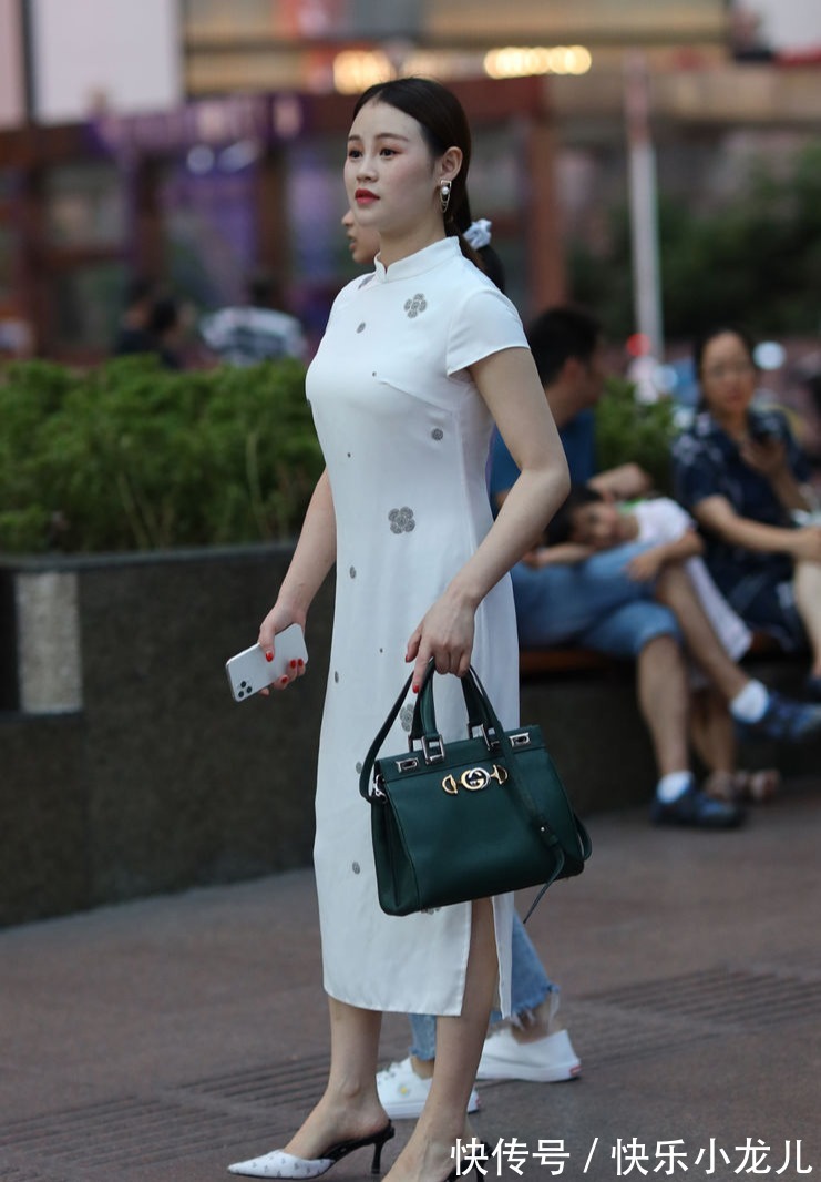 旗袍 成熟典雅的改良版旗袍,气质温婉又美丽大方,让你很有时尚气质