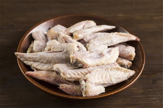 肉类|不适合给孩子吃的四种肉,家长最好别买,于健康无益还浪费钱