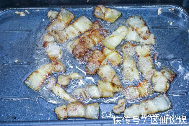 雷小厨|一线城市母女俩的晚餐,两个菜成本50块钱,不精致,也不浪费