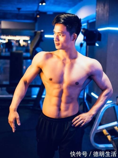 雞胸肉|26歲小鮮肉練成肌肉型男，8塊腹肌大胸肌，是否讓你心花怒放？