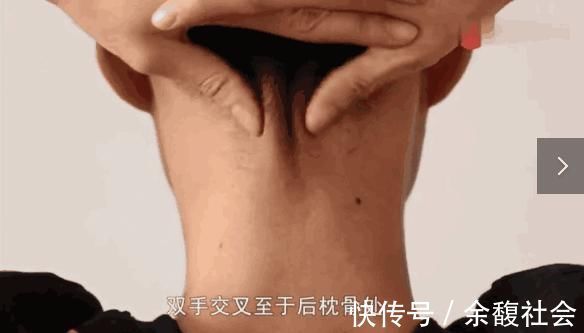 酸痛|颈椎疼脖子僵,一个小动作就能缓解,关键还能降血压!