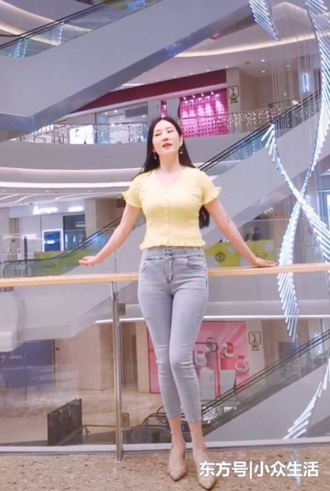 牛仔裤|街拍牛仔裤搭高跟鞋也很美,感觉堪称“象牙腿”