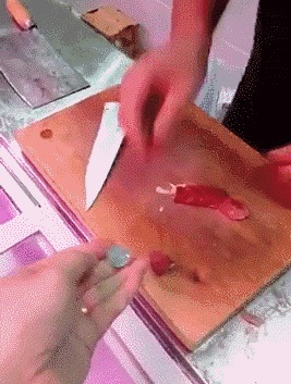 |搞笑GIF趣图:我们这一般叫燎毛,不知道你们那里叫什么