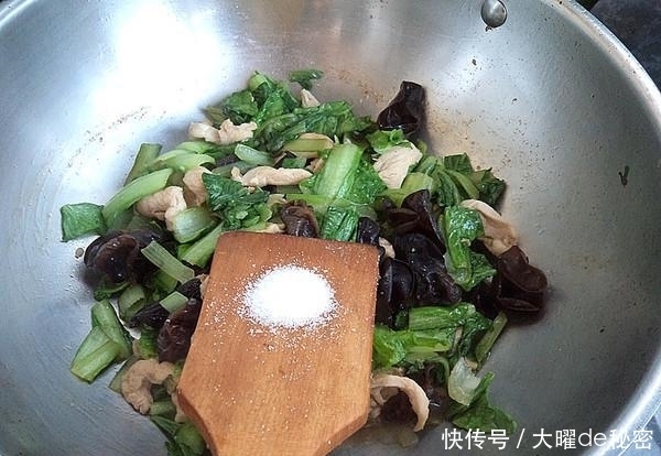 女人|这菜女人抓紧吃,养血驻颜,肌肤红润,味道鲜美,常吃气色好!