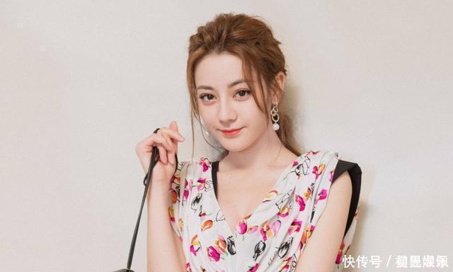 2020年很火的“显白”发色,减龄又百搭,配什么发型都好看