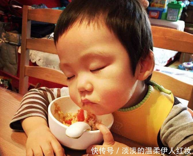 宝宝|搞笑宝宝睡姿宝宝会武功,睡觉也要练,这姿势也是醉了