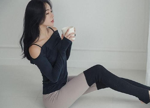 小姐姐 女神穿搭:小姐姐爱穿精致甜美的紧身打底裤,轻松释放女神气场!