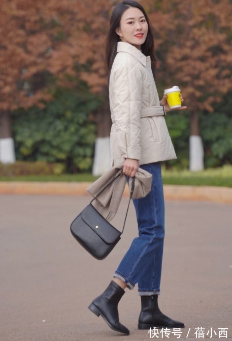 女生|小个子女生别只穿打底裤了,九分牛仔裤才是衣橱必备,配短靴超美