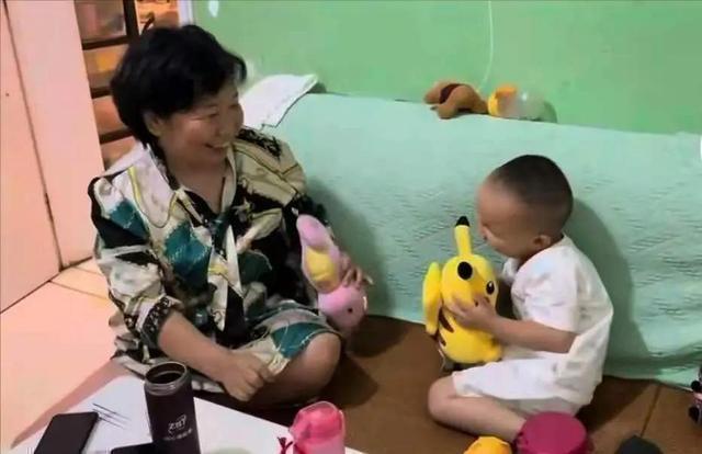 奇奇#杜新枝炫耀楷楷有博士名师团,田静晒悦悦自律学习,成效高下立判