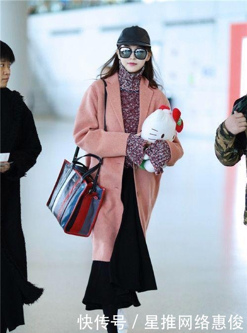 不管穿大衣还是羽绒服,建议这“3种”内搭,时髦保暖又百搭