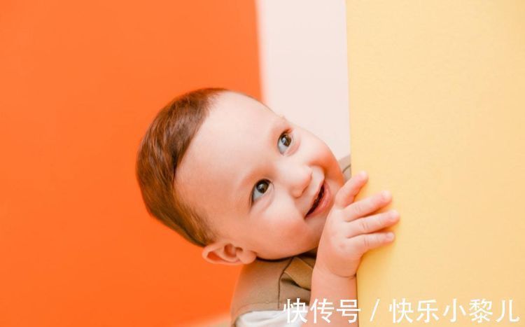 婴儿期|大脑发育好,婴儿期就有迹可循,父母留意宝宝是否有这几个反应
