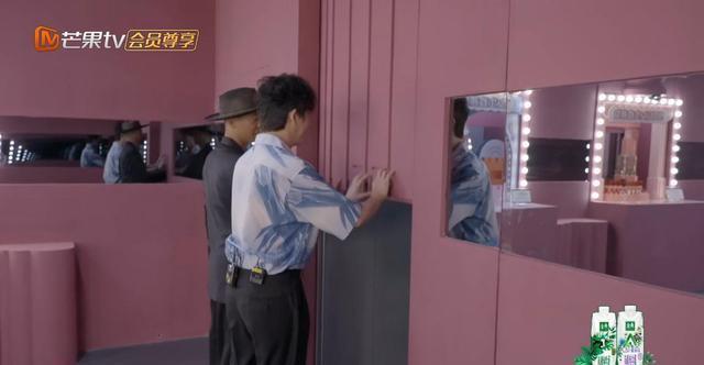 《哥哥》:一開始以為是看哥哥們答題,看完后才發(fā)現(xiàn)原來主角是門