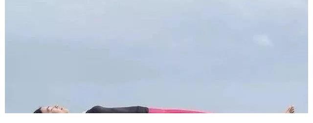 摊尸式|瑜伽摊尸式，排出身体与心灵的杂质（瑜伽收尾必备姿势）