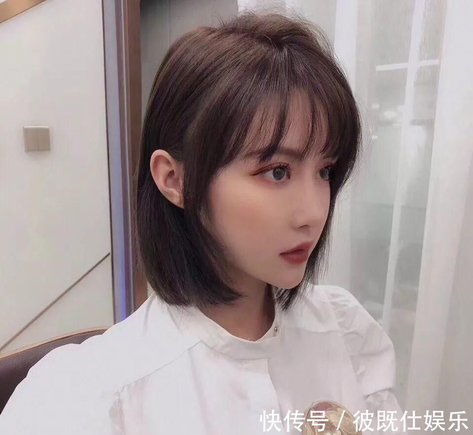 短发 今年流行这4款“发型”,既显嫩又能显脸小,颜值再低也能拯救