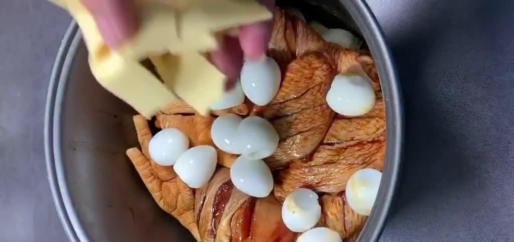 懒人版电饭煲菜,咸香微辣软烂脱骨,营养美味全家人都抢着吃