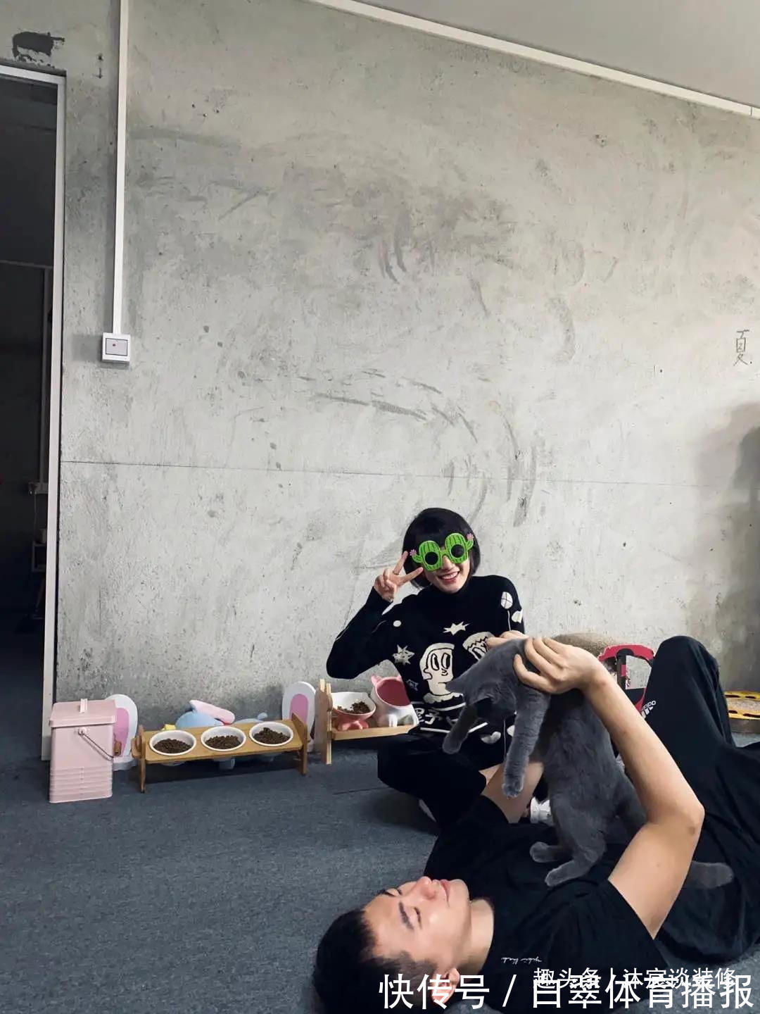 扫地机器人|没钱装修,直接住进毛坯房里,这对夫妻的“原始生活”却意外走红