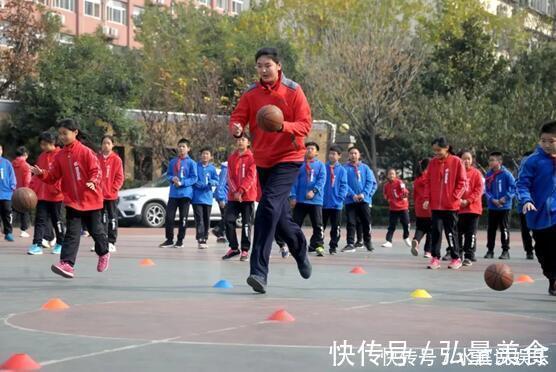运动能力|女版姚明横空出世!年仅12岁身高达2.21米,母亲曾经是女篮国手
