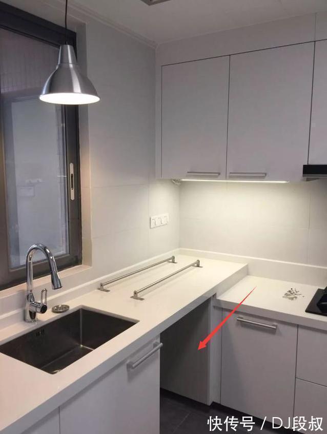 垃圾桶|家庭主妇地柜不要全部打满,空一格更实用,后悔我家装太早了!