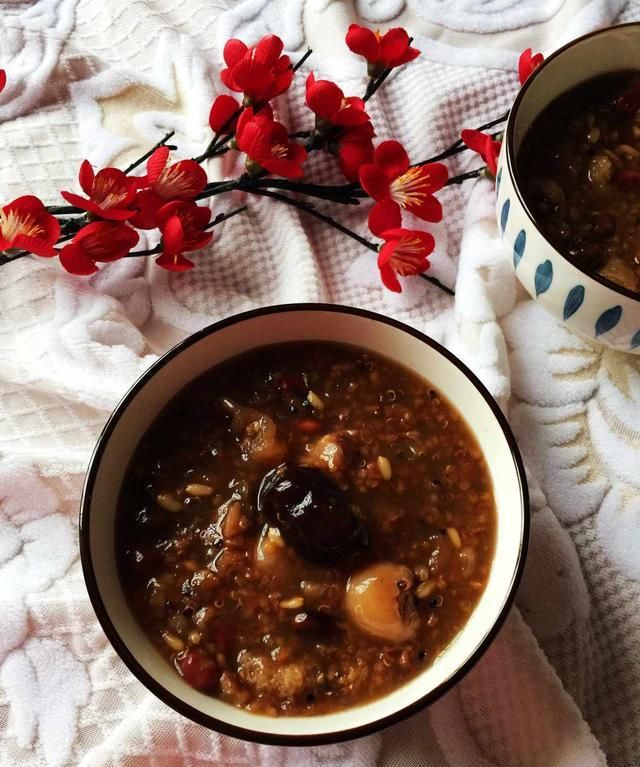 腊八节来临，12样食材熬一锅腊八粥，香甜软糯易消化，好喝营养高