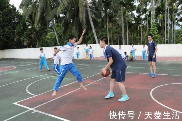 小安|为省心：爸妈让儿子上全托，一个月才回家一次，孩子却变了样