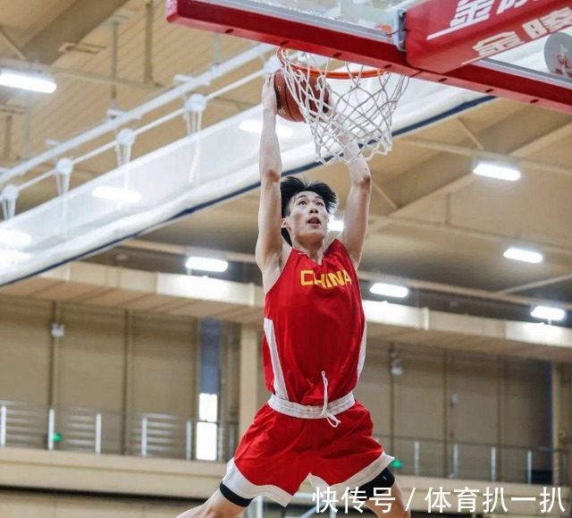 中国男篮|正式加盟上海男篮!中国男篮潜力后卫投奔李春江,冲击总冠军