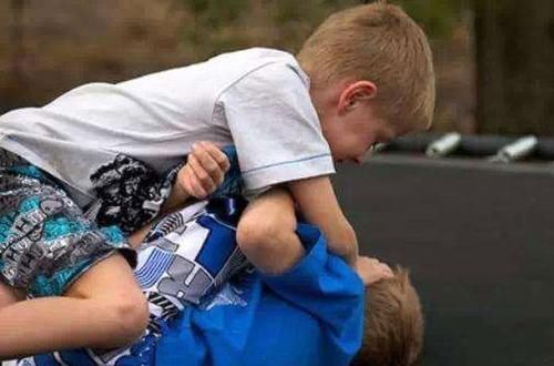 体罚|当孩子出现这四种行为,家长别舍不得打,对于他们成长有好处