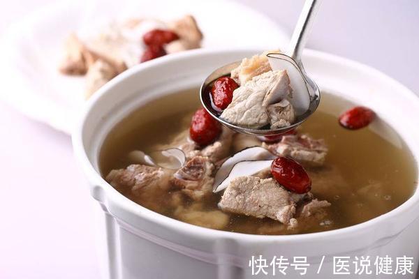 食物|尿酸高的人,3种食物要戒口,做好2件事,或能避免肾衰竭,需重视