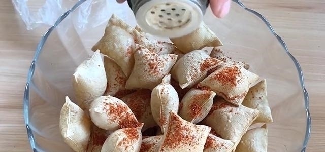 豆腐皮最好吃的新做法，盐水一泡，烤一烤，无油健康，个个鼓大泡