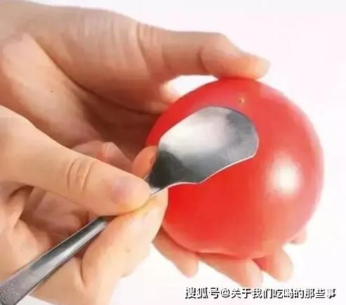 西红柿|给西红柿去皮，别只会用水煮，大厨教2招，快速去皮，好吃又营养