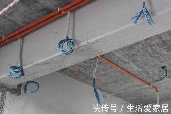 天花板|安装电线需要开槽吗?经验丰富的工人告诉你,这样装效果更佳