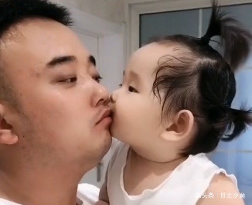 偷吃|“不老实奶爸”躲着娃“偷吃”火了,娃啥玩意嗖一下不见