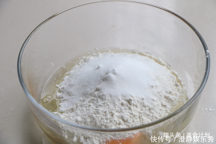 女儿|天热,女儿不爱吃早餐,用酸奶做小饼,上桌5分钟光盘,太香了