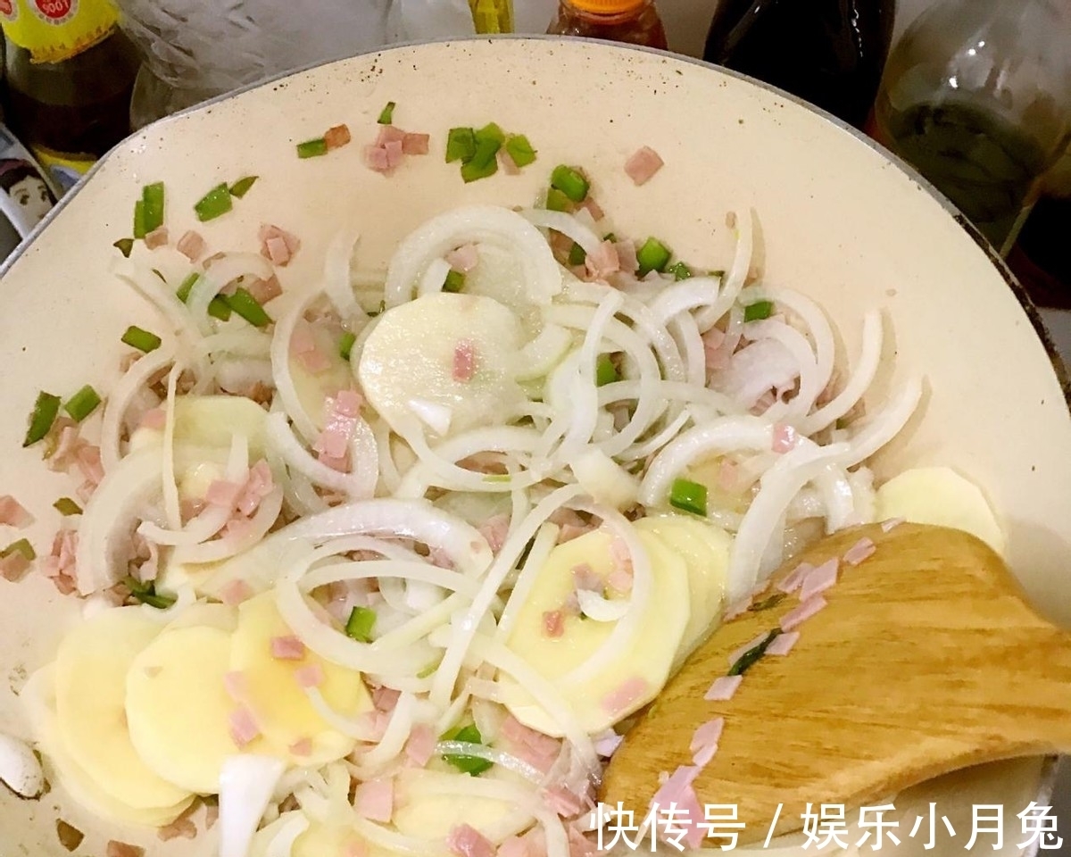 洋葱|鸡蛋，洋葱，土豆放在一起会碰撞出怎样的美味？没吃过的试试