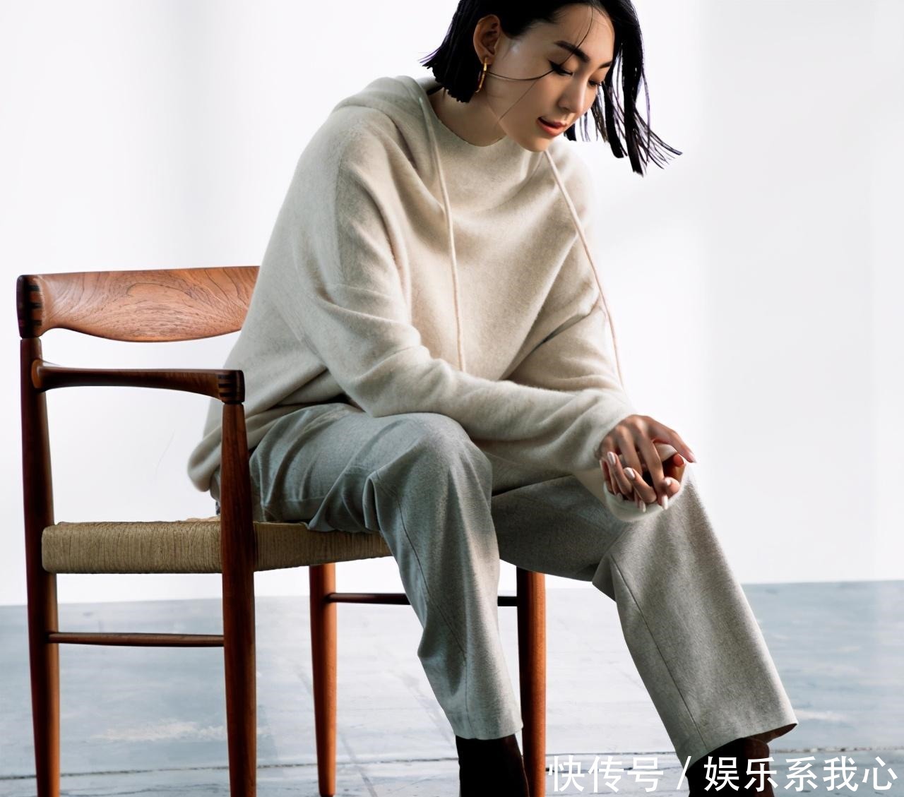 “灰色”和“米色”的时尚搭配技巧